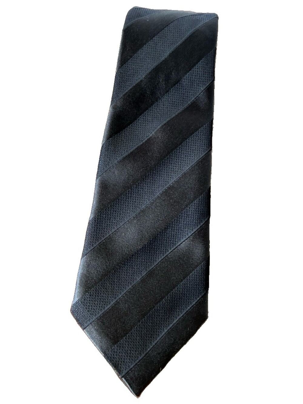 Canali Men's Black Silk Tie Italy Tonal Diagonal Striped Textured Luxury Necktie